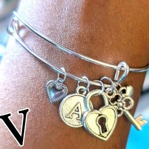 bite & pout "V" Silver Initial Bangle
